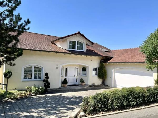 Immobilie in Weikersheim - Exklusives Wohnhaus mit großzügigem Platzangebot, traumhafter Aussicht und vielseitigen Nutzungsmögl - Bild 0