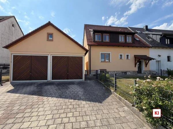 Immobilie in Neukirchen bei Sulzbach-Rosenberg - Einziehen und wohlfühlen - Traumhafte Doppelhaushälfte in Neukirchen b. Sulzbach-Rosenberg - Bild 1