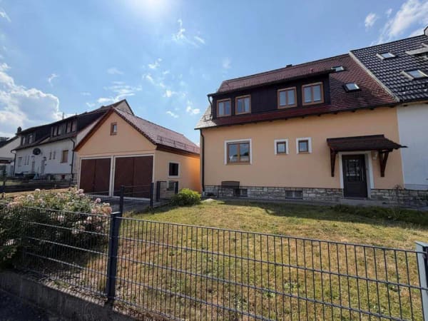 Immobilie in Neukirchen bei Sulzbach-Rosenberg - Einziehen und wohlfühlen - Traumhafte Doppelhaushälfte in Neukirchen b. Sulzbach-Rosenberg - Bild 2