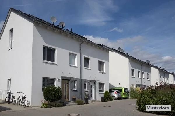 Immobilie in Eggenstein-Leopoldshafen - 2-Familienhaus mit Büro - vielseitig nutzbar - Bild 0