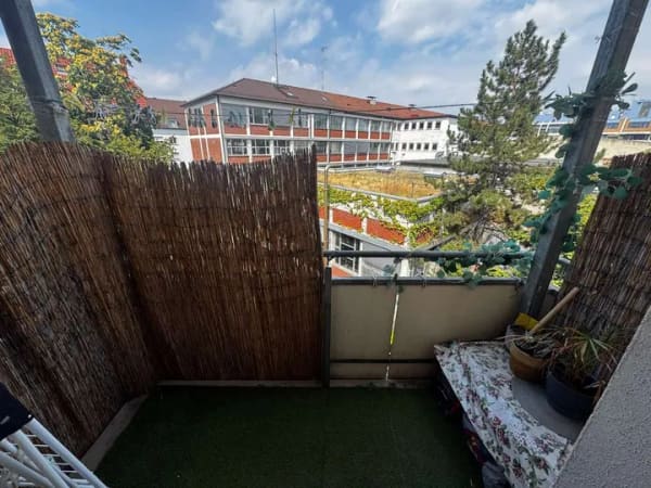 Immobilie in Stuttgart - 2 Zimmer Wohnung im 1. OG mit Balkon in Stuttgart Ost - Bild 0