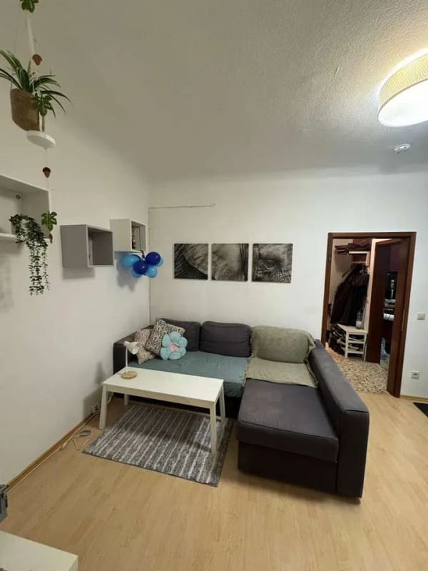 Immobilie in Stuttgart - 2 Zimmer Wohnung im 1. OG mit Balkon in Stuttgart Ost - Bild 1