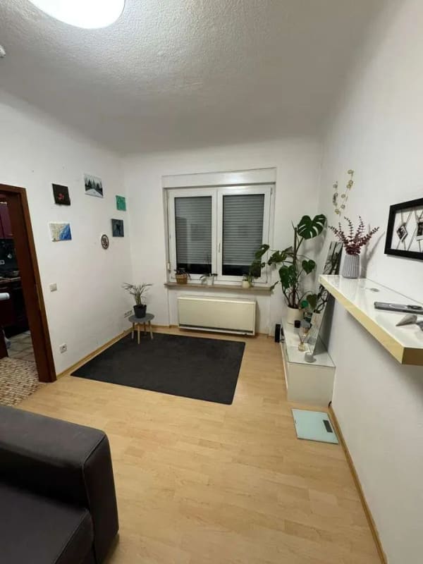 Immobilie in Stuttgart - 2 Zimmer Wohnung im 1. OG mit Balkon in Stuttgart Ost - Bild 2