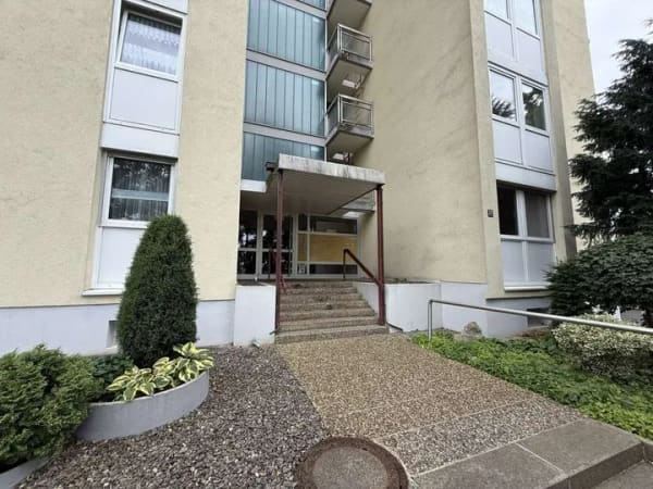 Immobilie in Lichtenfels - Attraktive Eigentumswohnung im 1. Obergeschoss mit Balkon und Personenaufzug - Bild 1