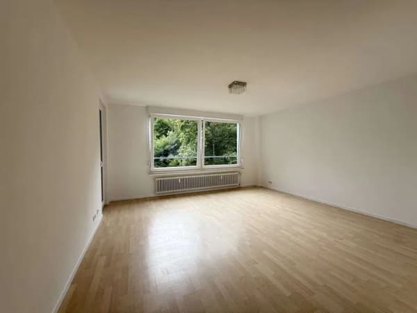Immobilie in Eppstein - Helle 3-Zimmer-Wohnung mit zwei Balkonen, Aufzug und Stellplatz in Eppstein-Bremthal

 - Bild 1