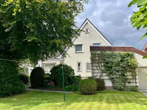 Immobilie in Schönkirchen - NEUER PREIS: Solides, großzügiges Einfamilienhaus in zentraler Lage - Bild 2