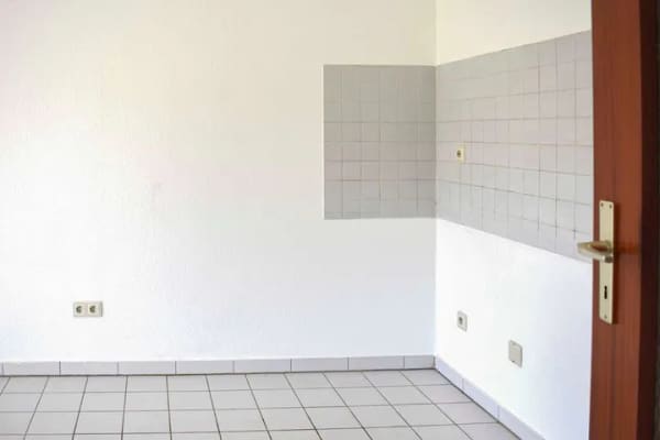 Immobilie in Schwetzingen - Perfekt für Singles oder Pendler, 30 m² DG-Apartment, Platz für Traumküche, TG-Stellplatz, Speicher - Bild 1