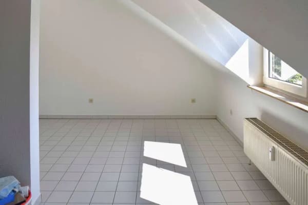 Immobilie in Schwetzingen - Perfekt für Singles oder Pendler, 30 m² DG-Apartment, Platz für Traumküche, TG-Stellplatz, Speicher - Bild 4