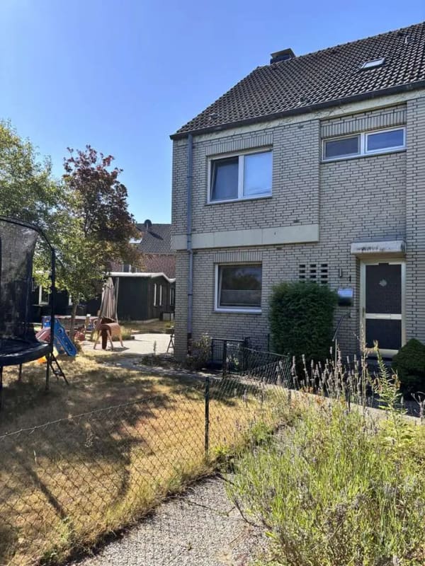 Immobilie in Schermbeck - Schöne Doppelhaushälfte mit Garten und Garagengebäude in Schermbeck-Gahlen - Bild 1