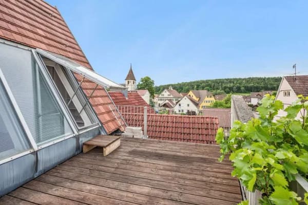 Immobilie in Aidlingen - BEZUGSFREI: Top gepflegtes 5,5-Zimmer-Townhouse mit Dachterrasse & Garage - Bild 1