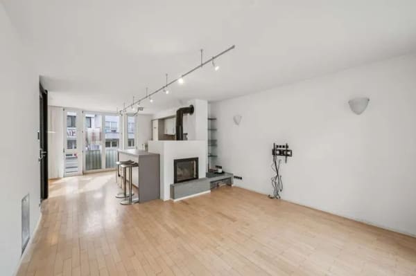 Immobilie in Aidlingen - BEZUGSFREI: Top gepflegtes 5,5-Zimmer-Townhouse mit Dachterrasse & Garage - Bild 2