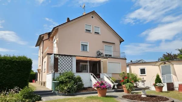 Immobilie in Maxhütte-Haidhof - Ein Haus. Drei Wohneinheiten. Unzählige Möglichkeiten. - Bild 0