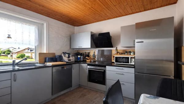Immobilie in Maxhütte-Haidhof - Ein Haus. Drei Wohneinheiten. Unzählige Möglichkeiten. - Bild 2