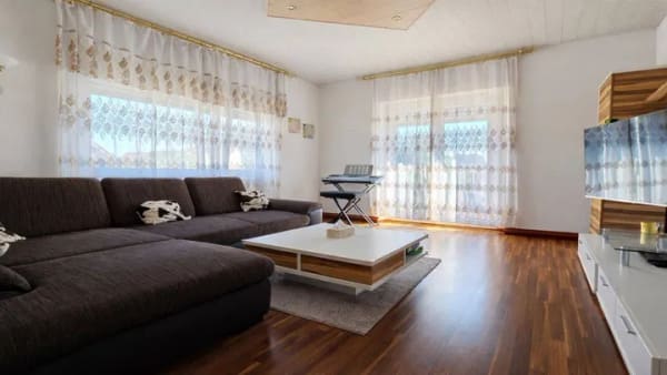 Immobilie in Maxhütte-Haidhof - Ein Haus. Drei Wohneinheiten. Unzählige Möglichkeiten. - Bild 3