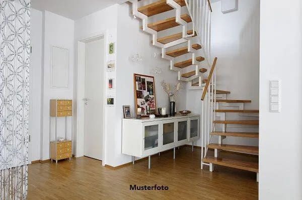 Immobilie in Büdingen - 4-Zimmer-Wohnung über 2 Etagen nebst Balkon, Garage und Stellplatz - Bild 0