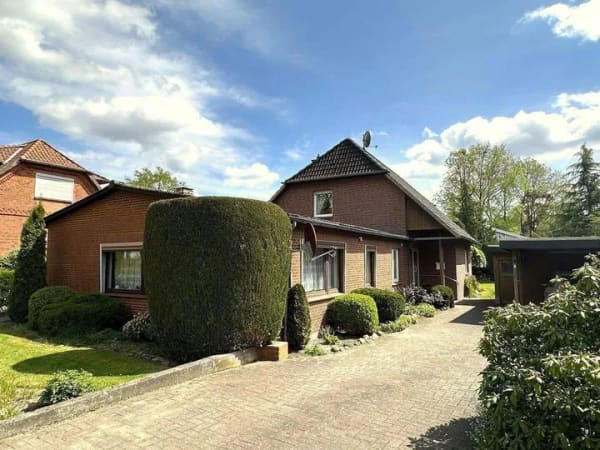 Immobilie in Bienenbüttel - Einfamilienhaus mit Einliegerwohnung - Bild 0