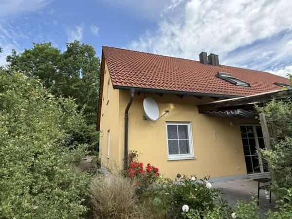 Immobilie in Maxhütte-Haidhof - Doppelhaushälfte in Maxhütte-Haidhof (Birkenzell) aus Nachlassinsolvenz - Bild 0