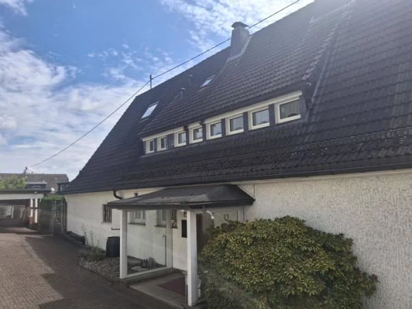 Immobilie in Bergneustadt - Großzügiges Zweifamilienhaus mit Traumgarten und vielseitigen Nutzungsmöglichkeiten - Bild 2