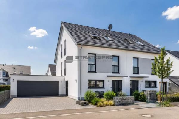 Immobilie in Hanhofen - Exclusives Angebot: Doppelhaushälfte mit Doppelgarage in familienfreundlicher Lage - Bild 0