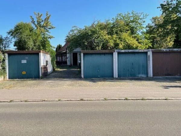 Immobilie in Trossingen - Bungalow mit großem Garten und vier Garagen - Bild 1
