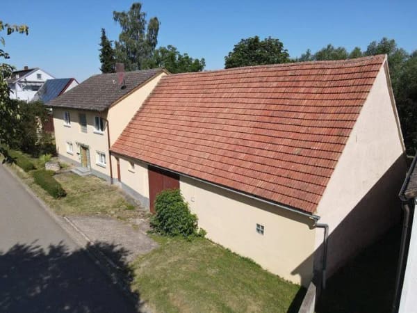 Immobilie in Gnotzheim - ORTSRANDLAGE & PLATZ - Zweifamilienhaus mit Scheune und Garten - Bild 1
