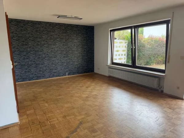 Immobilie in Boos - Doppelhaus mit 2 Wohneinheiten, 4 Stellplätzen und großem Grundstück - Bild 1