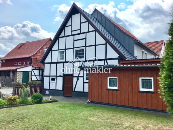 Immobilie in Breuna - Freist. Einfamilienhaus mit Garten, Doppelgarage und Carport - Bild 1