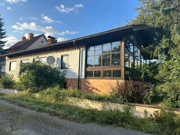 Immobilie in Neustadt bei Coburg - Wohnensemble aus zwei verbundenen Hausteilen - 244 m² Wohnfläche, Wintergarten & Sauna - Bild 4