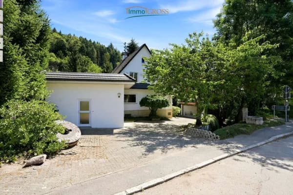 Immobilie in Hasel - Großzügiges Einfamilienhaus in ruhiger Lage mit Garten, Sauna und viel Potenzial in Hasel - Bild 2