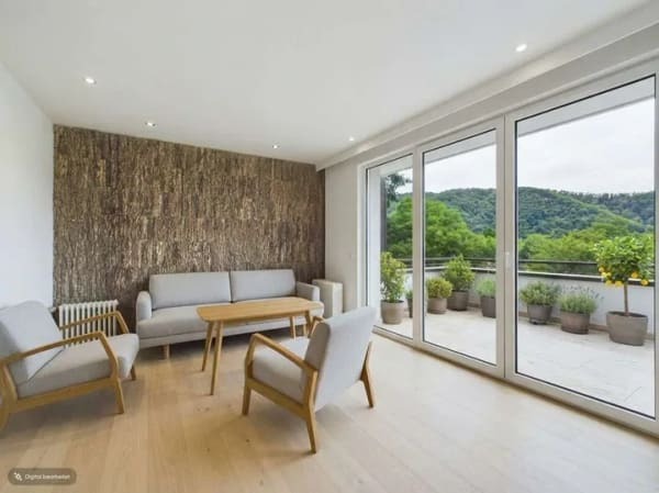 Immobilie in Bad Ems - Rohdiamant mit unverbaubare Aussicht: Großzügige Wohnung mit Gestaltungspotenzial in Bad Ems! - Bild 2