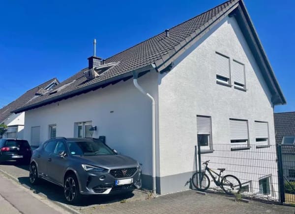 Immobilie in Wiehl - Wohnen oder investieren: Großzügig geschnittene Eigentumswohnung mit Balkon und Stellplätzen! - Bild 1
