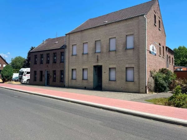 Immobilie in Nettetal - Vielseitiges Ensemble: Wohnen, Gewerbe & Entwicklungspotenzial in einem Paket! - Bild 0