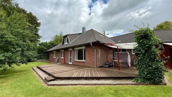 Immobilie in Havetoft - 4-Zimmer-Bungalow mit großem Grundstück und angrenzender Koppel in Havetoft-Hostrup - Bild 1