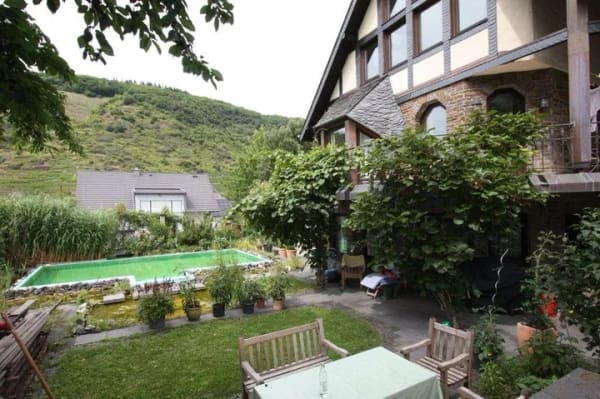 Immobilie in Ernst - Wohnen mit Charakter -  Haus mit Moselblick, großem Grundstück und Naturpool ohne Maklerkosten - Bild 0