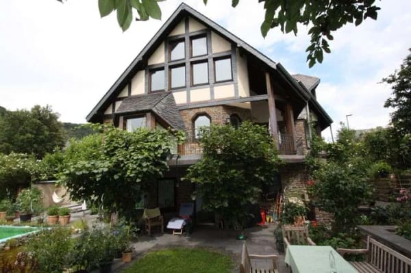 Immobilie in Ernst - Wohnen mit Charakter -  Haus mit Moselblick, großem Grundstück und Naturpool ohne Maklerkosten - Bild 1