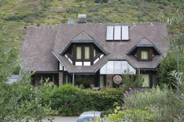 Immobilie in Ernst - Wohnen mit Charakter -  Haus mit Moselblick, großem Grundstück und Naturpool ohne Maklerkosten - Bild 2