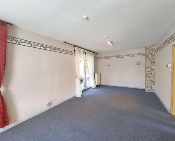 Immobilie in Brake - Viel Potential zum fairen Preis! Einfamilienhaus mit 5 Zimmern, großem Garten und drei Garagen - Bild 4