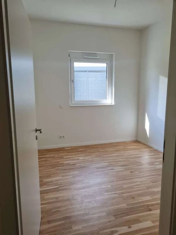 Immobilie in March - Sicher vermietet & neuwertig – 2-Zimmer-Gartenwohnung in March-Holzhausen als ideale Kapitalanlage! - Bild 1