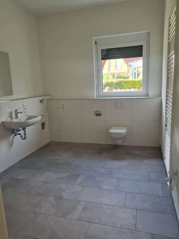 Immobilie in March - Sicher vermietet & neuwertig – 2-Zimmer-Gartenwohnung in March-Holzhausen als ideale Kapitalanlage! - Bild 2
