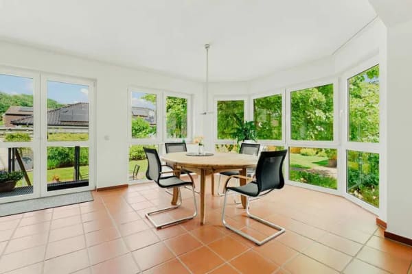 Immobilie in Lohmar - Ein Haus für Mehrgenerationen, ein Zuhause fürs Leben: Zweifamilienhaus mit positiver Bauvoranfrage. - Bild 4