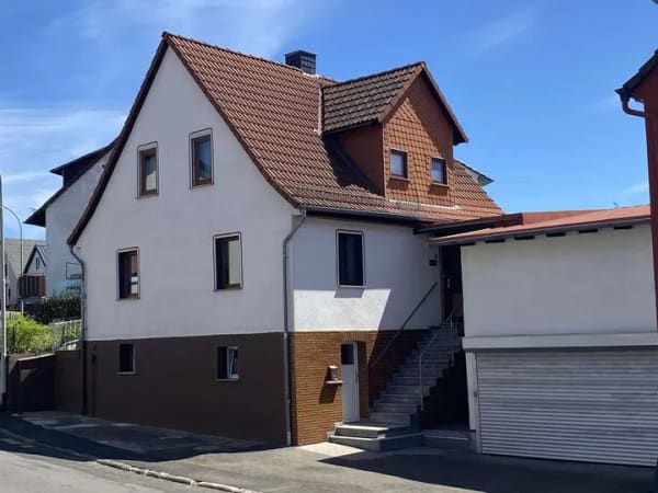 Immobilie in Mücke - Bezahlbar - gepflegtes Einfamilienhaus in Nieder-Ohmen mit begehrter Bahn-Haltestation! - Bild 0