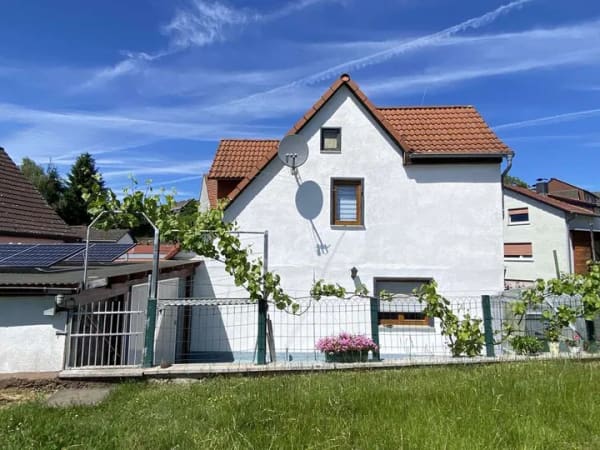 Immobilie in Mücke - Bezahlbar - gepflegtes Einfamilienhaus in Nieder-Ohmen mit begehrter Bahn-Haltestation! - Bild 2