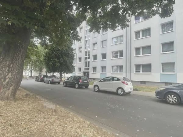 Immobilie in Düren - Attraktive Kapitalanlage in Düren – vermietete 3-Zimmer-Wohnung mit Balkon und Aufzug - Bild 0