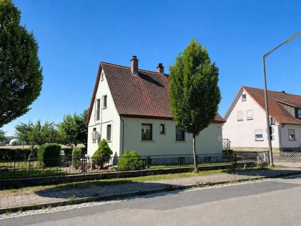 Immobilie in Dombühl - Seltene Gelegenheit für die junge Familie - Einfamilienhaus mit großem Garten im Dombühl - Bild 1