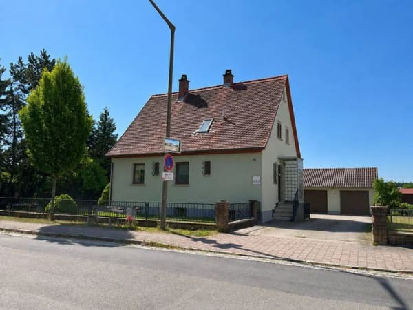 Immobilie in Dombühl - Seltene Gelegenheit für die junge Familie - Einfamilienhaus mit großem Garten im Dombühl - Bild 2