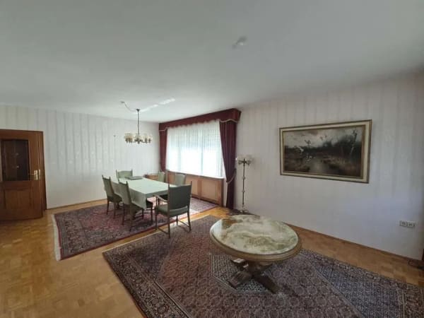 Immobilie in Schmitten - Vielseitiges Wohn- und Geschäftshaus mit großzügigem Hof, Garage und flexiblen Nutzungsmöglichkeiten - Bild 2