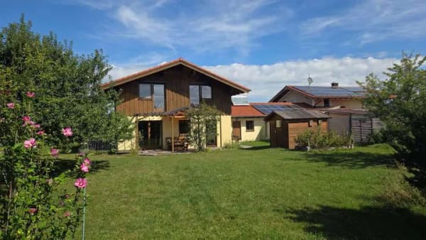 Immobilie in Wonneberg - Familienfreundliches niedrigenergie Einfamilienhaus bei Traunstein mit Erbpachtgrundstück - Bild 4