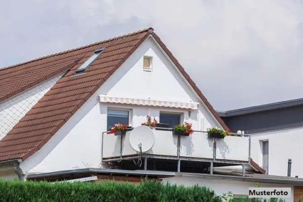 Immobilie in Bad Griesbach i.Rottal - Dachgeschosswohnung mit Balkon und Pkw-Stellplatz - Bild 0