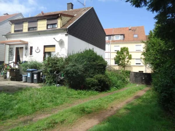Immobilie in Sankt Ingbert - Freistehendes renovierungsbed. 1 FH direkt in St.Ingbert - Bild 1