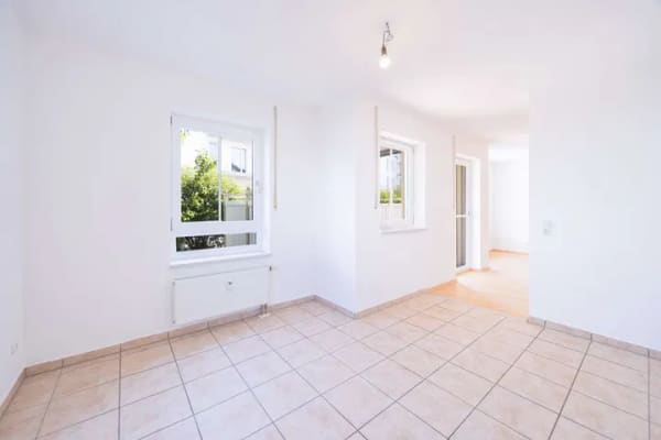 Immobilie in Altenmarkt an der Alz - Wohnen mit Garten - 4-Zimmer-Eigentumswohnung mit Terrasse, Garten und zwei Stellplätzen - Bild 2